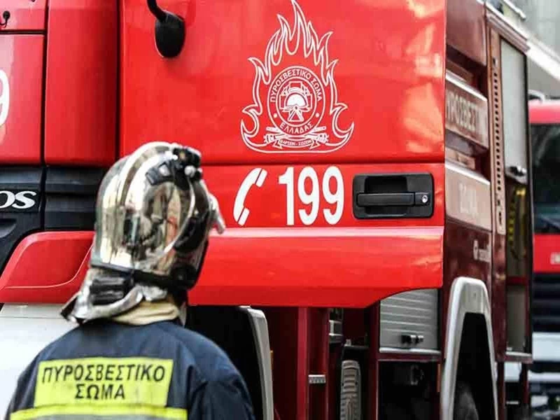 Πυρκαγιά σε διαμέρισμα στη Φυλής: Με σοβαρά εγκαύματα απεγκλωβίστηκε ηλικιωμένη